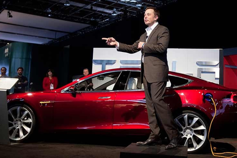 Elon Musk'dan Tesla itirafı: Apple satmak istedim